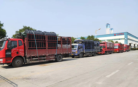 加快新農(nóng)村旱廁改造，六車三格化糞池集中發(fā)貨